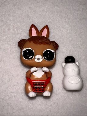 LOL Surprise Fluffy Pets Bunny in the Woods With Cat Shaped Bubbly Bubble Bath
